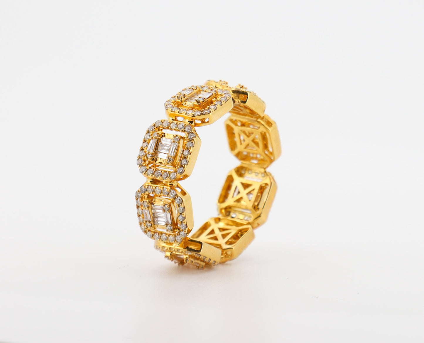 14K Gold Men’s Ring with Round and Baguette-Cut Diamonds