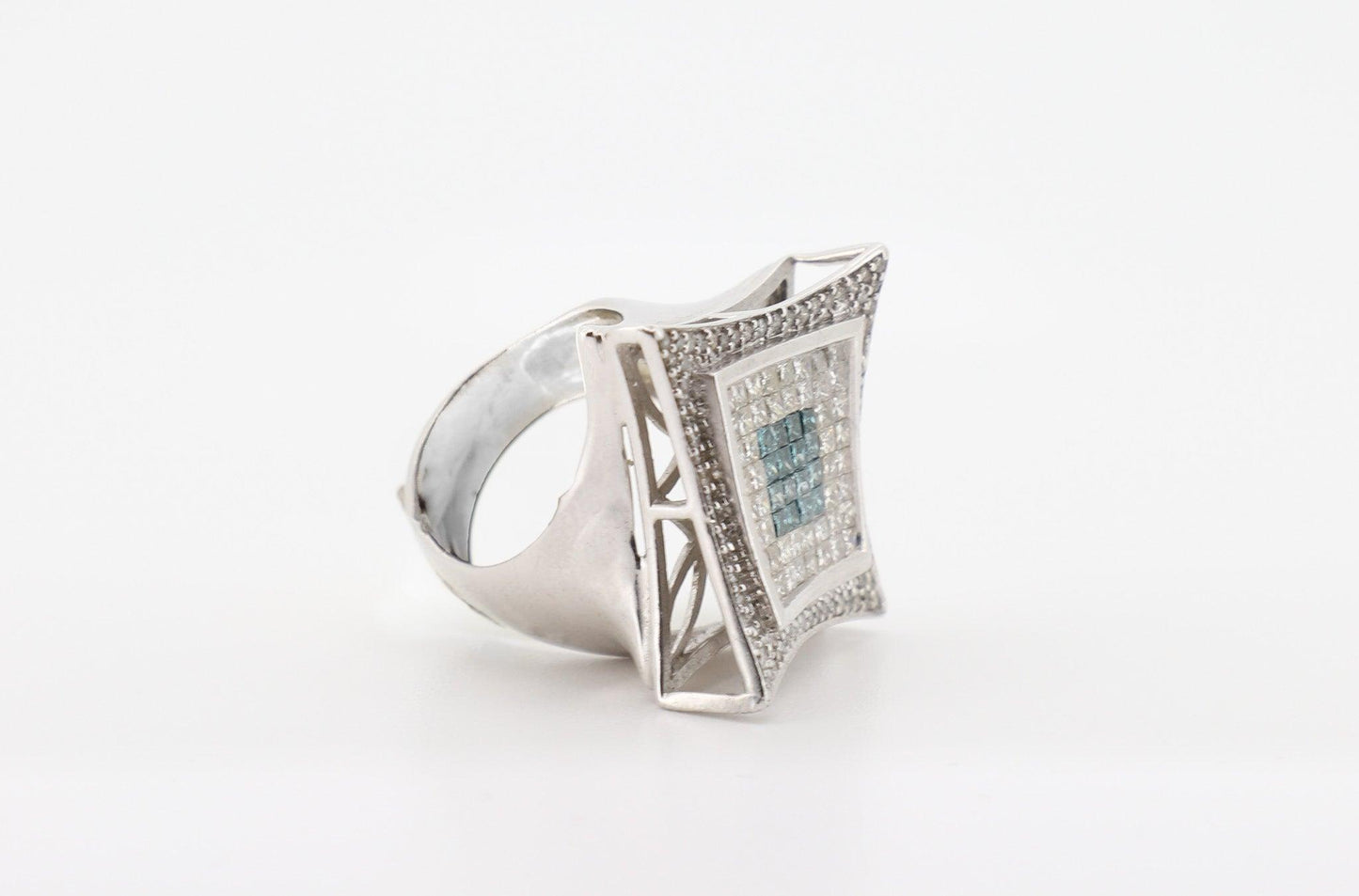 14K Gold 2 Carat Round & Princess Cut Diamond Ring