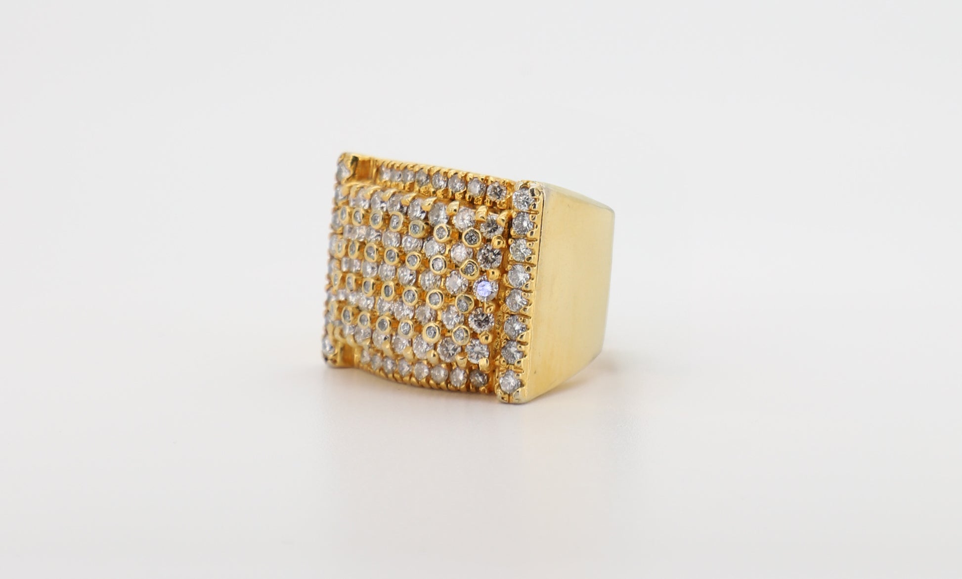 14K Gold Men’s Ring with Round-Cut Diamonds