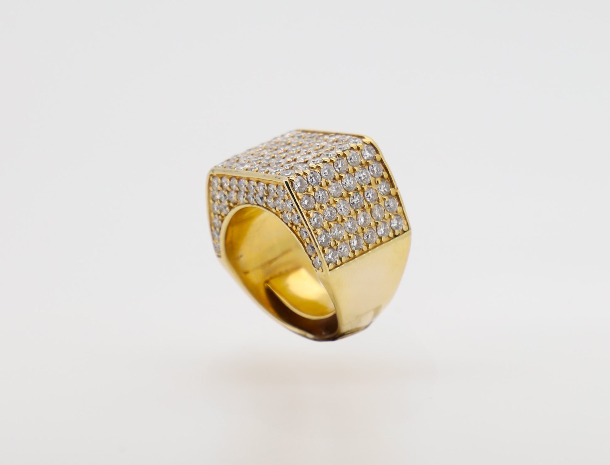 14K Gold Men’s Ring with Round-Cut Diamonds
