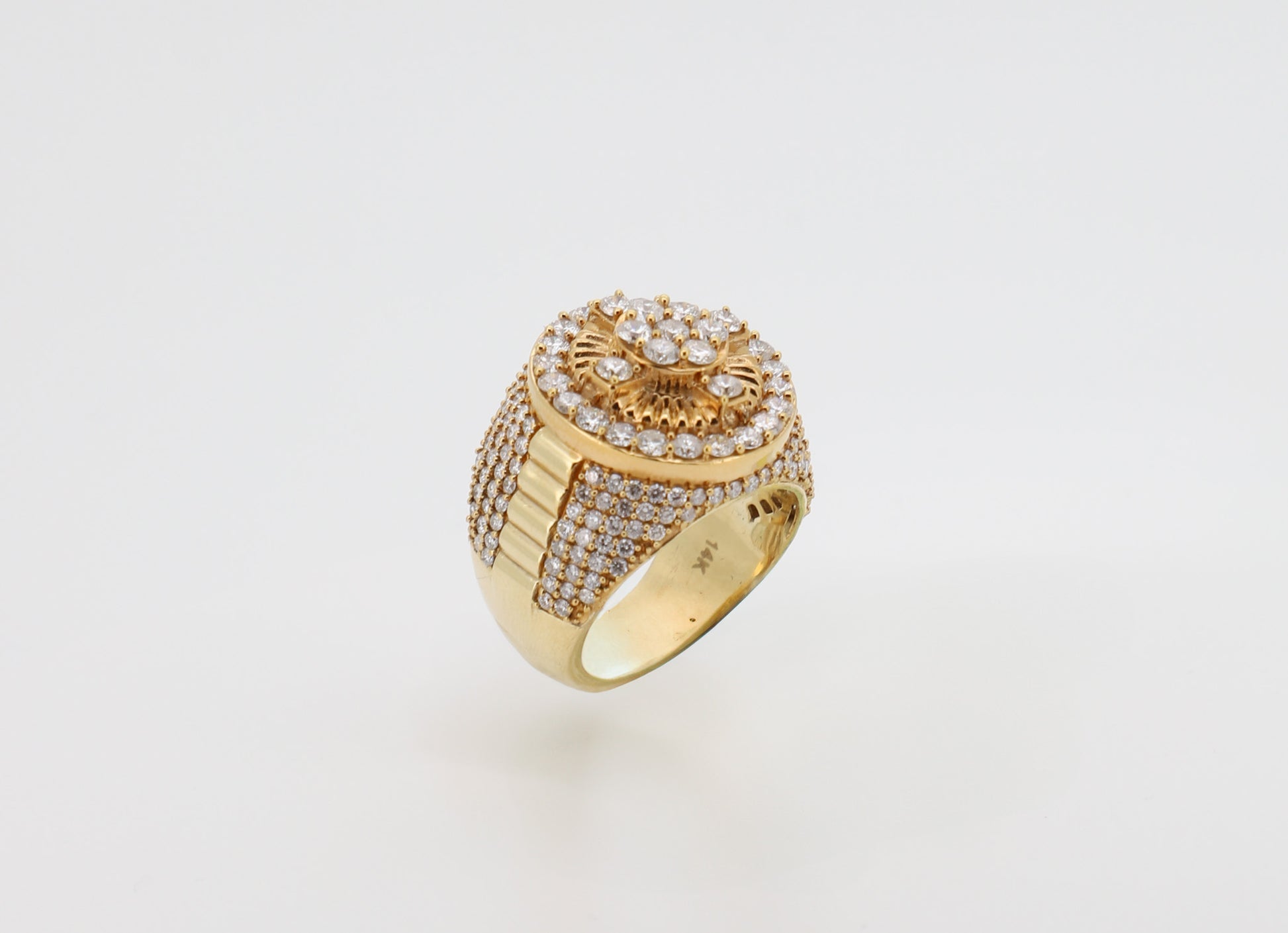 14K Gold Men’s Ring with Round-Cut Diamonds