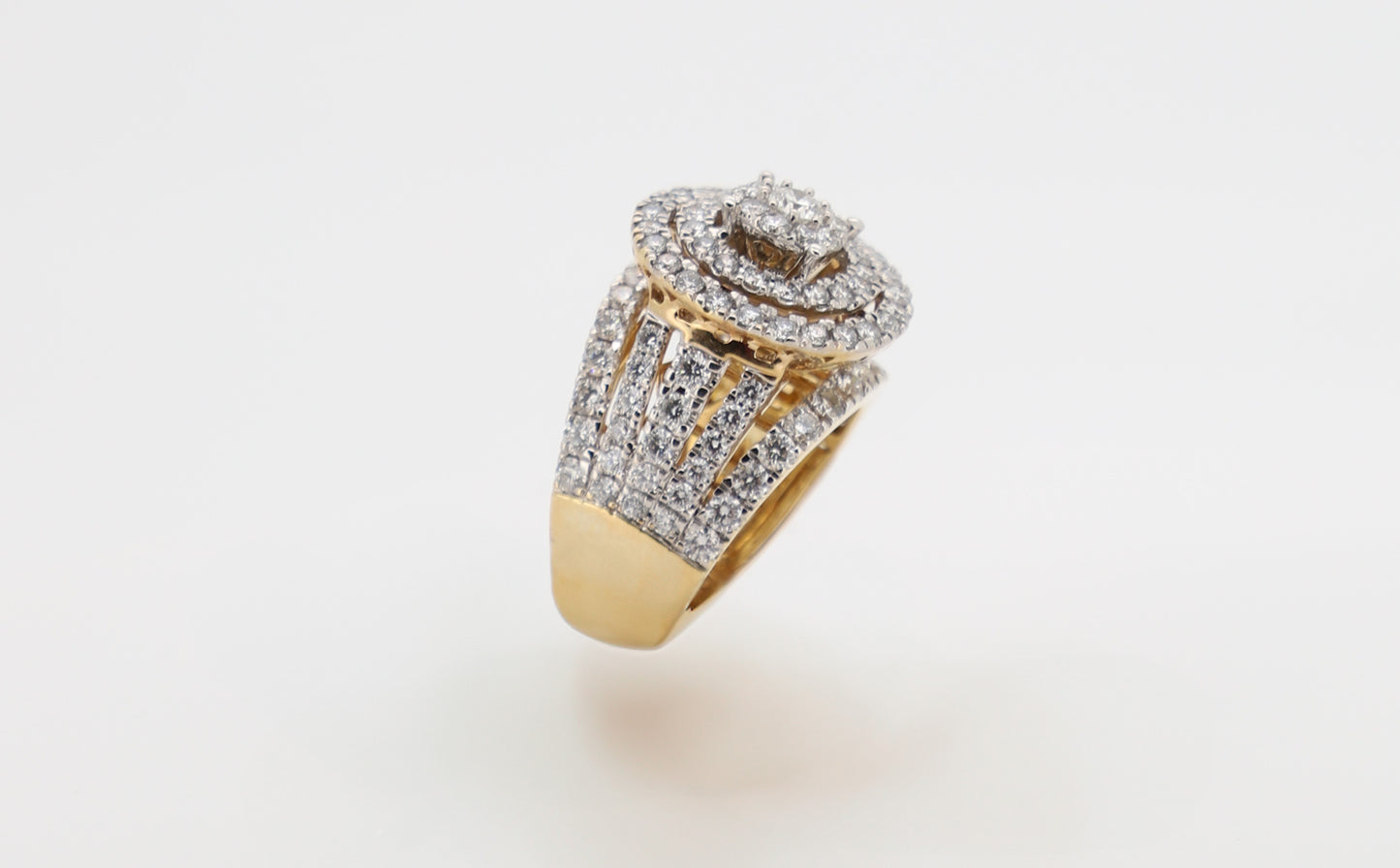 14K Gold Men’s Ring with Round-Cut Diamonds