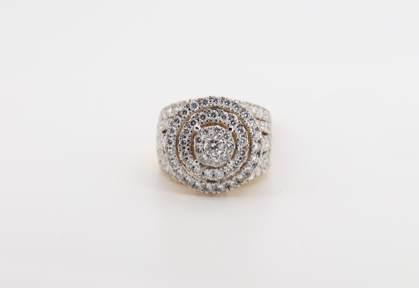 14K Gold Men’s Ring with Round-Cut Diamonds