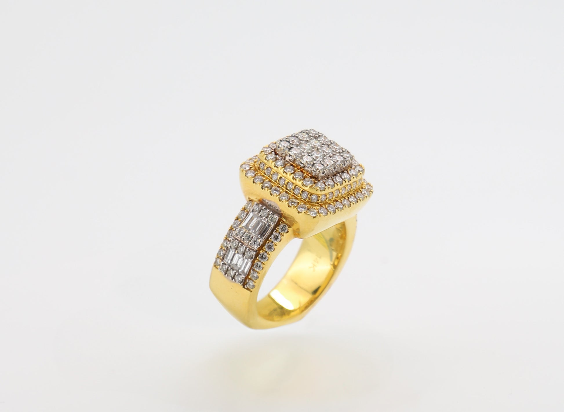 14K Gold Men’s Ring with Round and Baguette-Cut Diamonds
