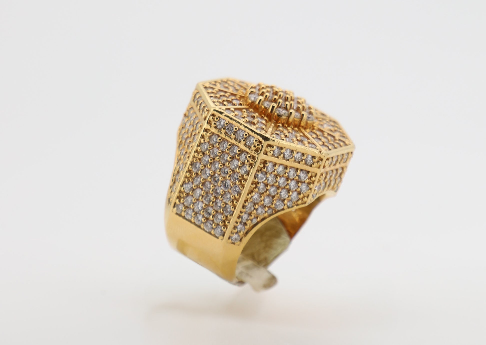 14K Gold Men’s Ring with Round-Cut Diamonds