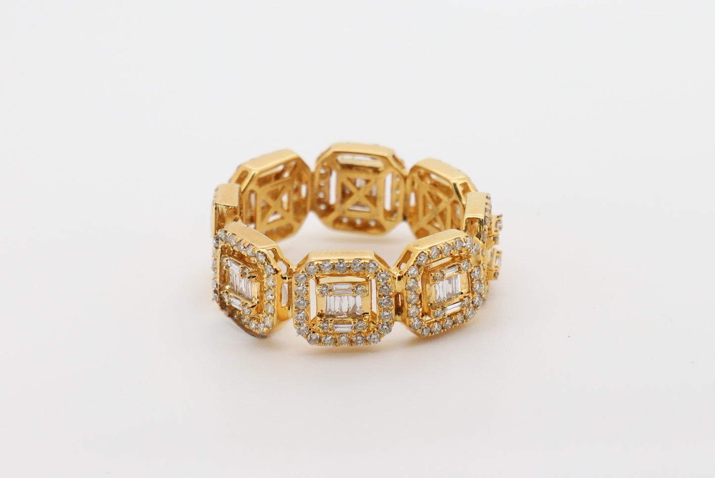 14K Gold Men’s Ring with Round and Baguette-Cut Diamonds