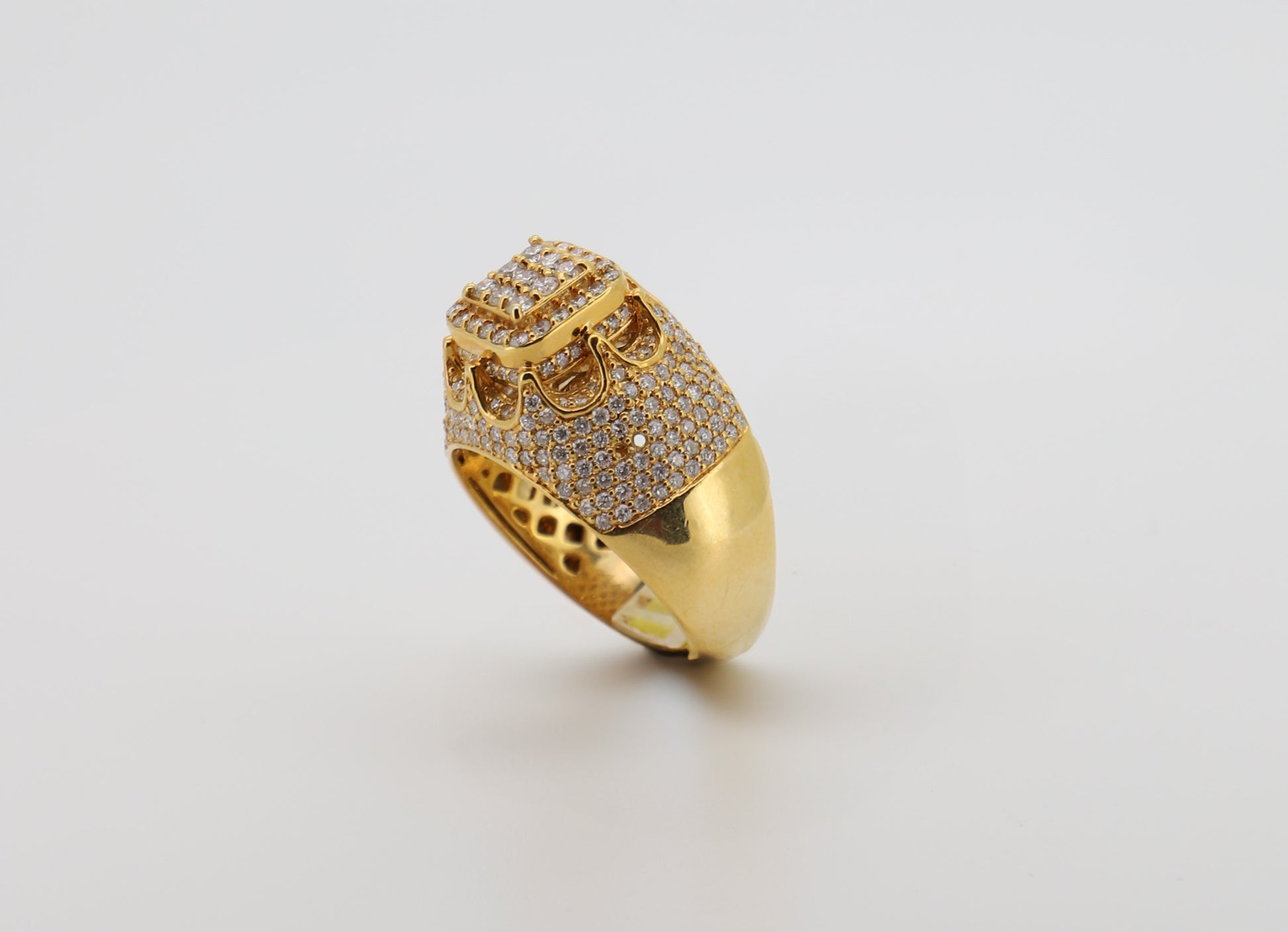 14K Gold Men’s Ring with Round-Cut Diamonds