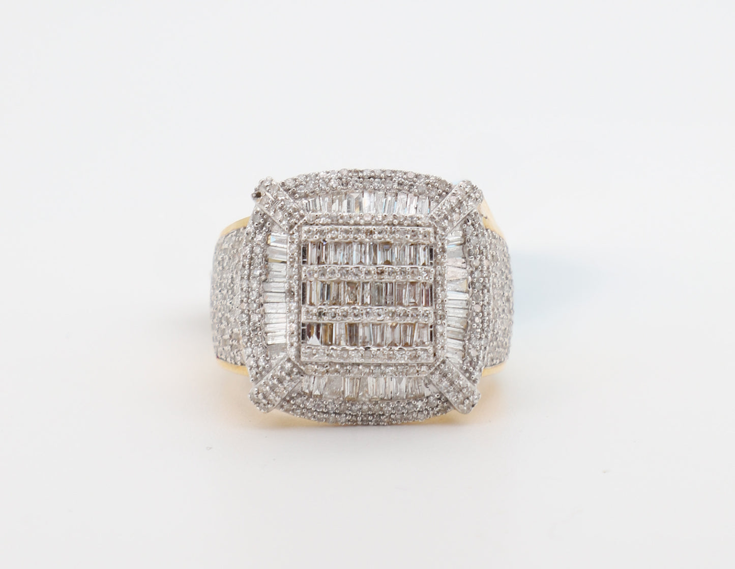 14K Gold Men’s Ring with Round and Baguette-Cut Diamonds