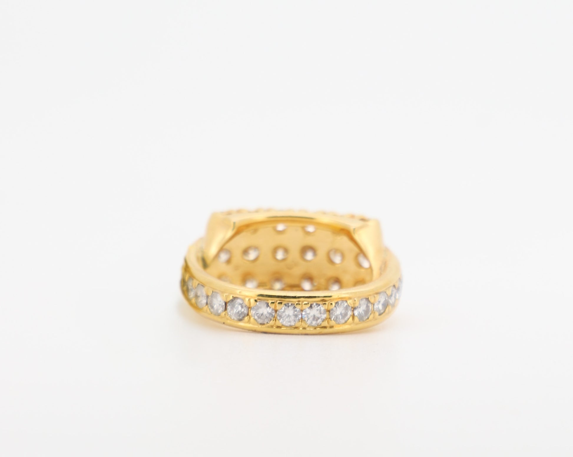 14K Gold Men’s Ring with Round-Cut Diamonds