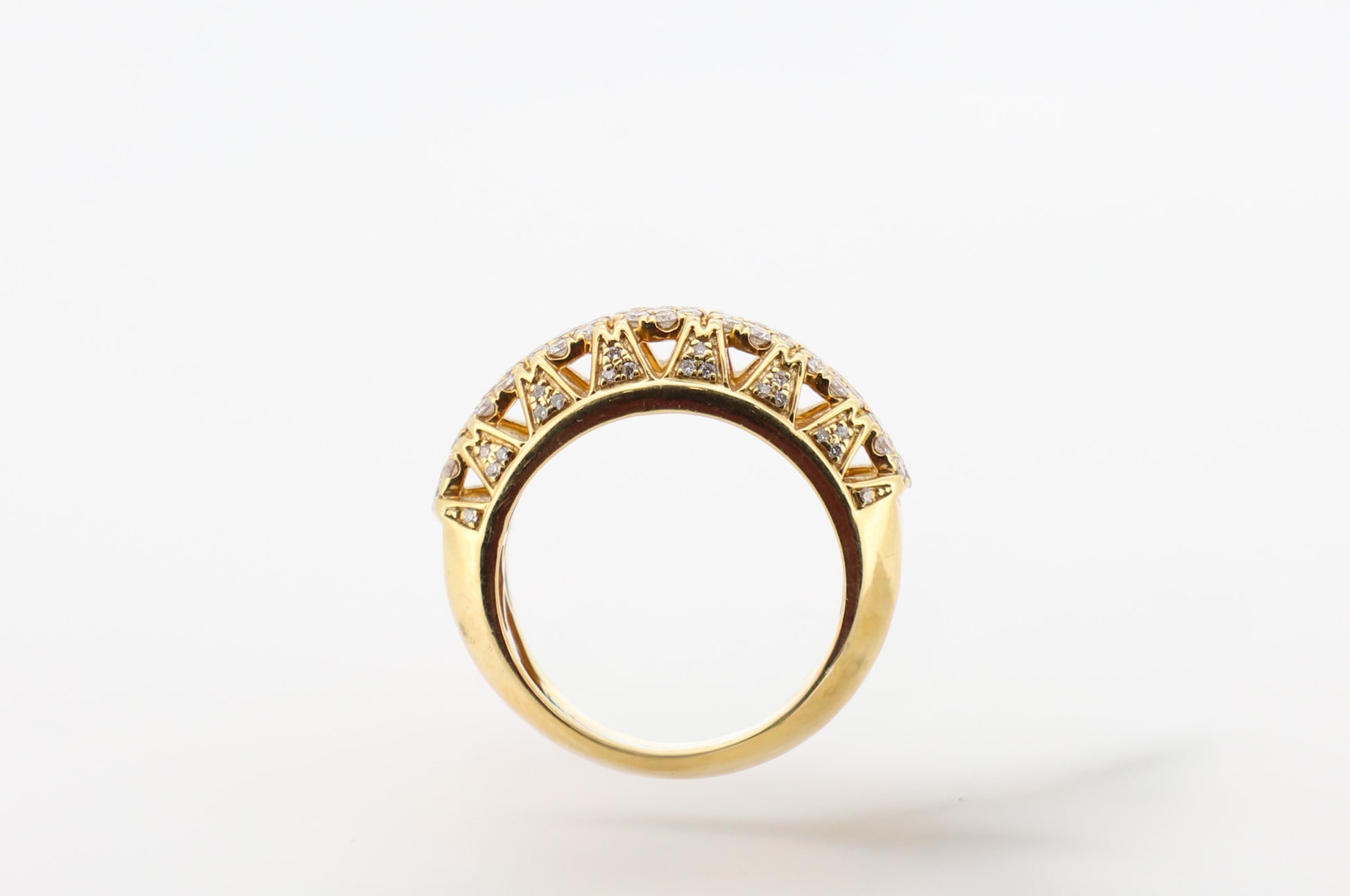 14K Gold Men’s Ring with Round-Cut Diamonds