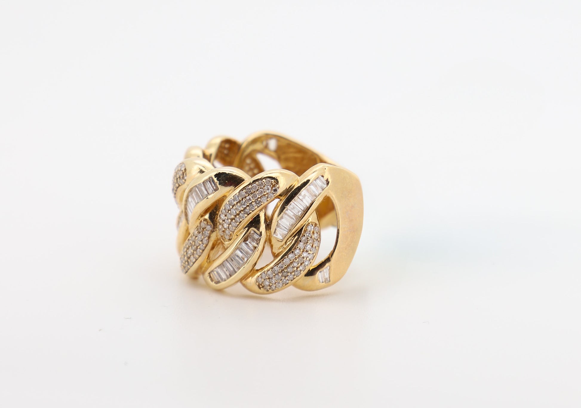 14K Gold Men’s Ring with Round and Baguette-Cut Diamonds