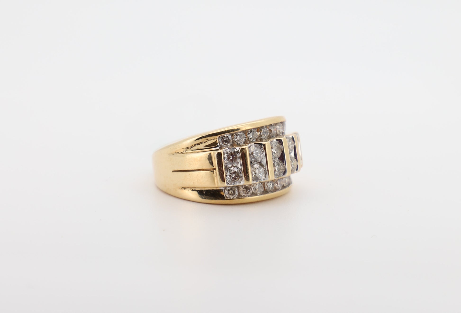 14K Gold Men’s Ring with Round-Cut Diamonds